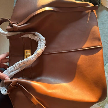 The coffee brown color is beautiful.